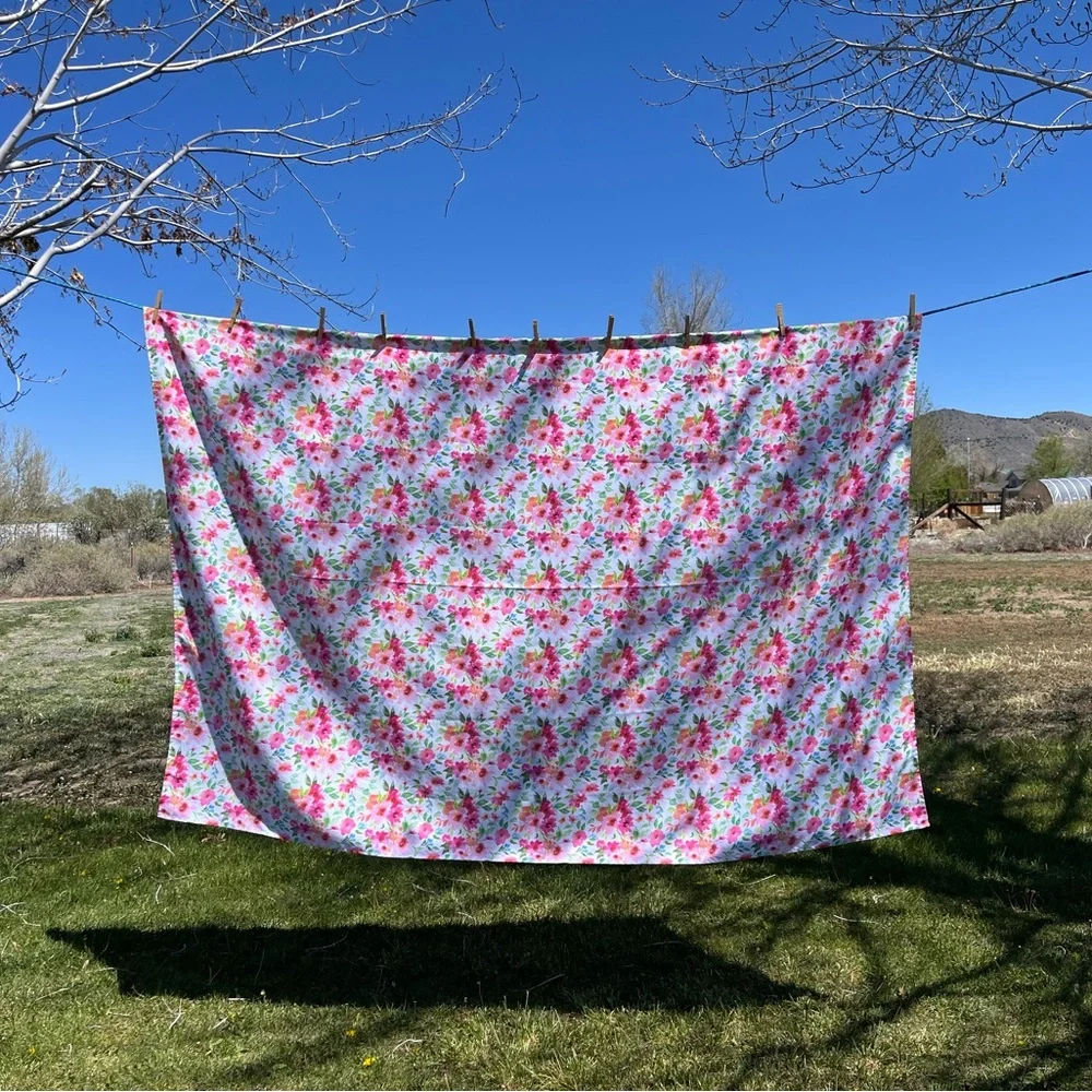 Springtime floral rectanglular table cloth.